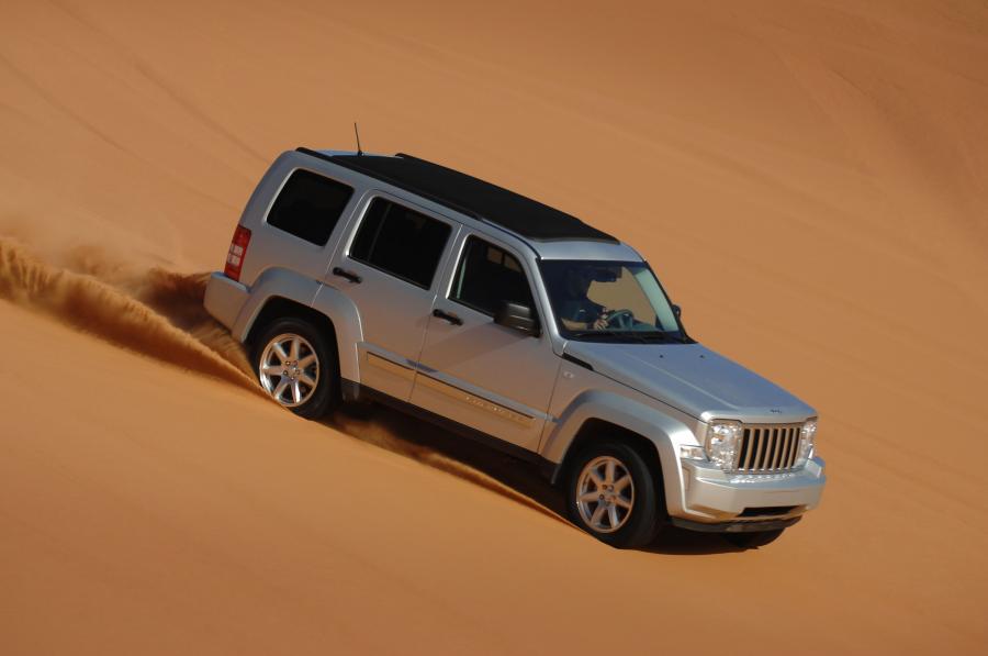  Jeep Cherokee 2008 года  (фото 28 из 161)